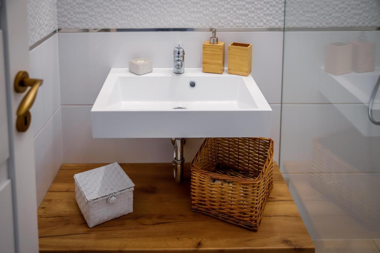 Cozy Apartment In The Downtown Gyor Luaran gambar